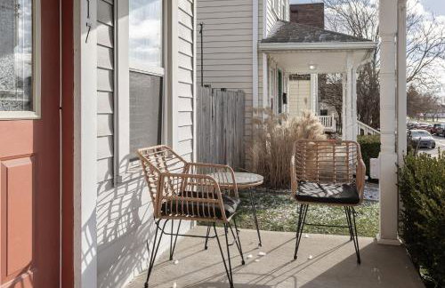 Capitol House - 3 Bed 1 Full and 1 Half Bath, Pet Friendly with Hot Tub walk to Lucas Oil Stadium - Foto 79