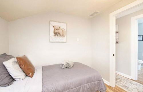 Large 4 Bedroom Home Close to Airport and IX Center - Photo 18