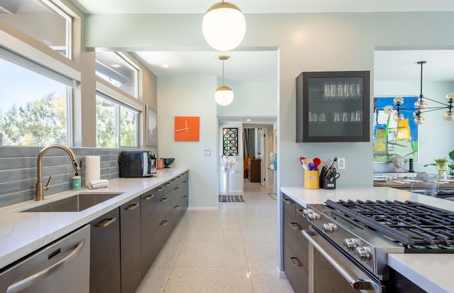 Lux Desert Retreat 4BR Pool Spa Stunning Views - Photo 13