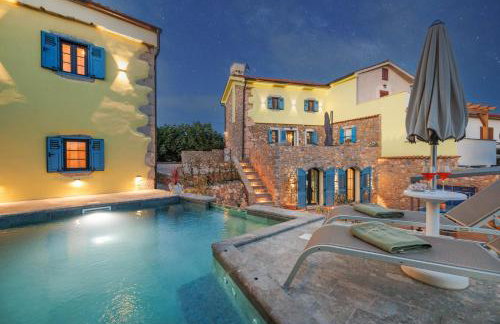 Villa Melary with Pool and Jacuzzi - Photo 1