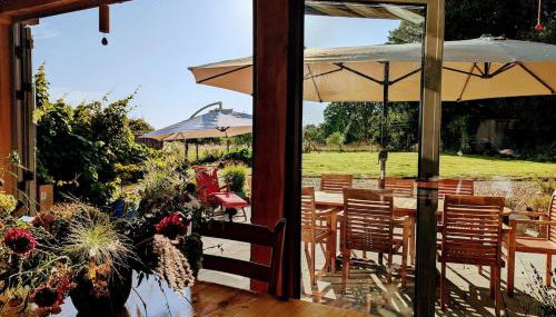 Artist's Hawkhurst Home with Heated Pool & Sauna - Foto 2