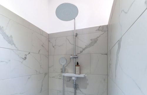 Lit Living - Luxury House - Box Spring - Parking - Exclusive Kitchen - Foto 6