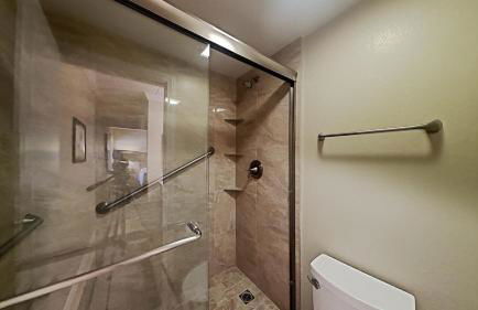 Spacious 3 Bed 3 Bath Condo with Pool - Foto 29