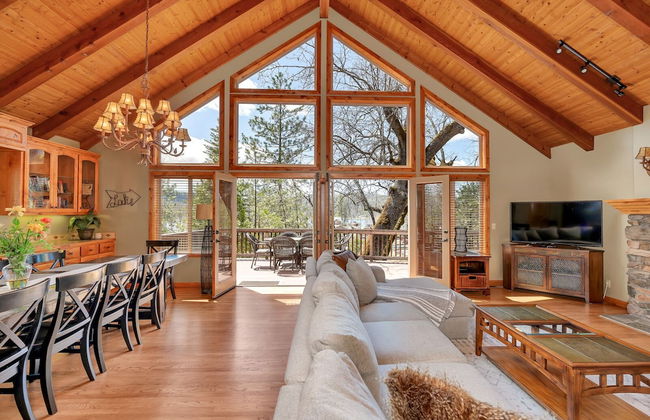 Bass Lake Beauty! 4 BDR Sleeps 16, Lakefront Views - Foto 1