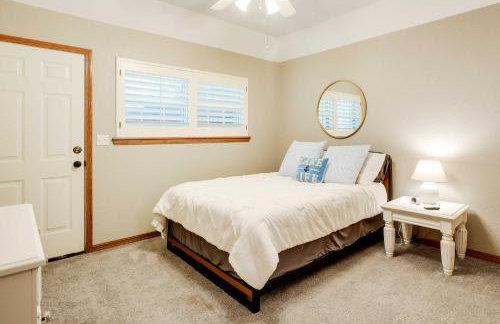 Spacious Home on Beaver Lake with Deck and Fire Pit! - Foto 16