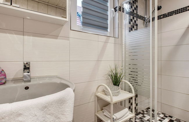 Holiday Home in Thuringia With Private Terrace, use of a Garden and Pool - Photo 18