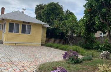 Ruth House Original Craftsman PETS, walk to State st. - Photo 2