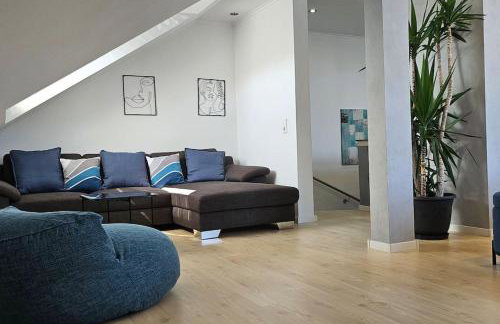 CASA8070 - Exklusive große Maisonette-Wohnung 91 qm für Familien, Gruppen, Geschäftsreisende, inklusive Parkplatz, WLAN, Kaffee und Tee, voll ausgestattet für 1 bis 9 Personen, zentrumsnah an der Autobahn A9 Ingolstadt-Süd - Photo 72