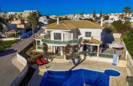 Luxury Villa with Private Pool, Gym & Leisure Room by Gale Beach LM25 - Foto 1