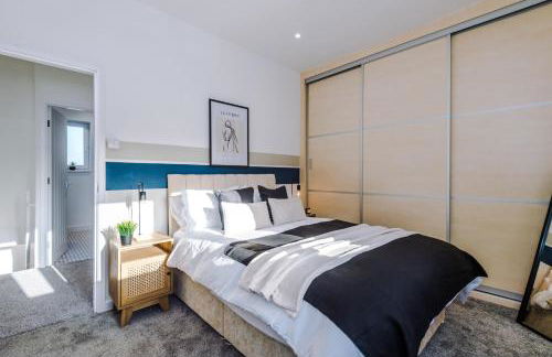 Spacious 2-Bedroom House near Wakefield Centre and Train Station with Free Parking, Ideal for Contractors & Long Stays - NordStay - Foto 1