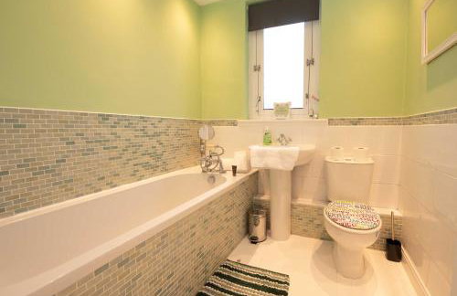 PREMIER - Chapel House with Driveway! - Foto 8