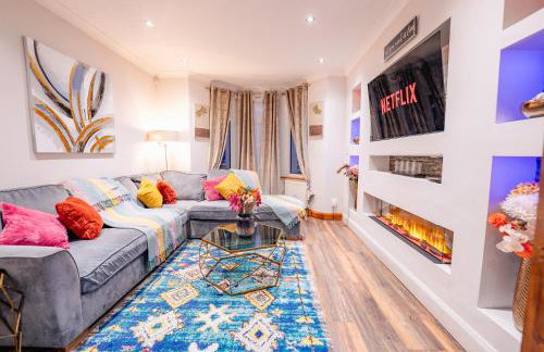 4BR 2Bath Home -Hot Tub, Free Parking & Games Room - Foto 2