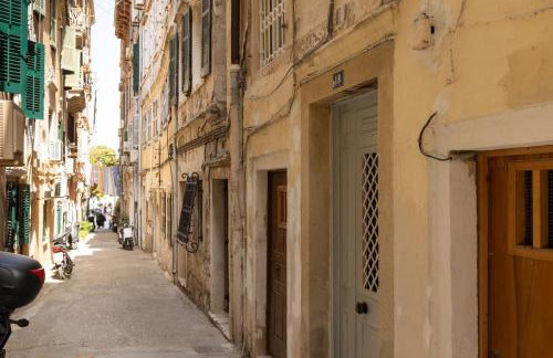Petite Town Hall Apartment by Konnect, Old Corfu Town - Photo 18