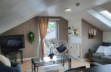 2 Bed House - Sleeps 6 - Parking - Wifi - Photo 10