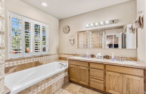 ACE - A Hole in One Right on the Golf Course Hot Tub Mt Views Pines - Foto 22