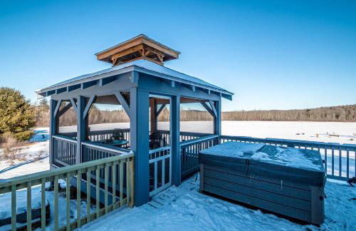 Whispering Waters Farmhouse and Wedding Barn - Foto 14