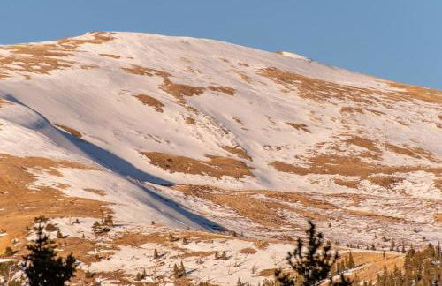 Cozy Cabin Perched on the Mountainside - Alpine Haus - Foto 2
