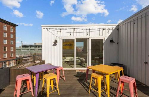 3 Bedroom Penthouse Downtown Close to Everything - Photo 20