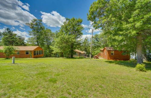 Lakefront Cabin with Dock, Fire Pits in Danbury! - Foto 23