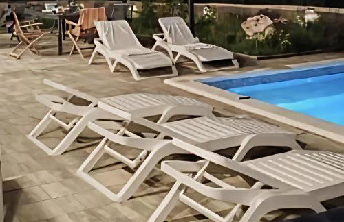 Villa Gariful, Sleeps 8 with Pool & Pet Friendly - Photo 83