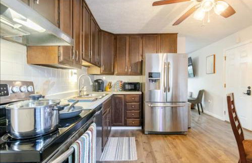 Private Ranch - Entire Home - 3 Bed Room - Hot Tub - King Bed - Fenced Yard - Pets & Kids Welcome - Game Shed - Free WiFi - Foto 7