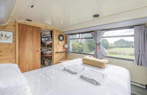Double Decker Bus on an Alpaca Farm Sleeps 8 - Foto 64