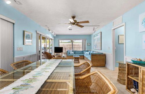 Sunset Harbor Waterfront Villa with Dock Cabana Club - Foto 37