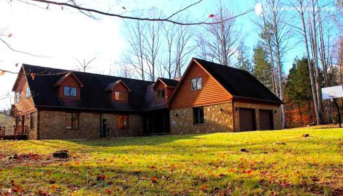Stately Luxury Vacation Rental with a Private Hot Tub near Brown County State Park, Indiana - Foto 5