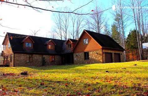 Stately Luxury Vacation Rental with a Private Hot Tub near Brown County State Park, Indiana - Foto 5