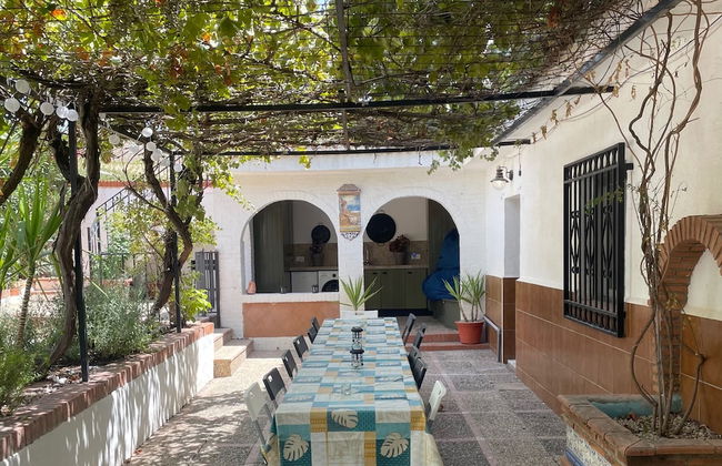 Lovely 10-bed Villa With Private Pool & Garden - Foto 40