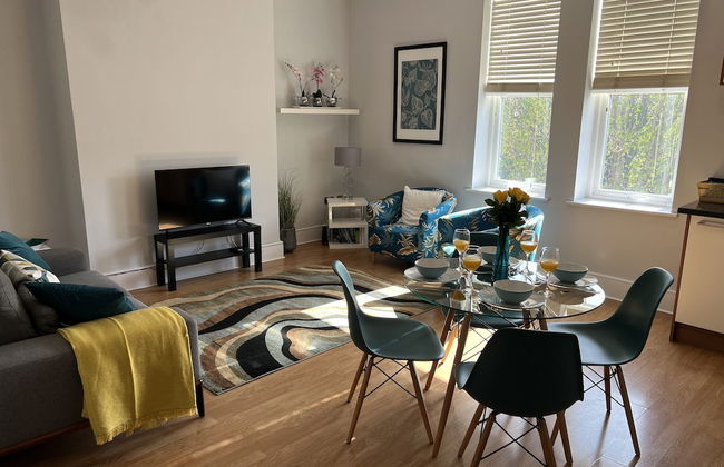 Between the beach and the shops - Foto 13