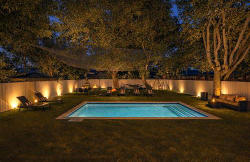 Luxury Miami Pool House Private Backyard Oasis Near Wynwood and Miami International Airport - Photo 22