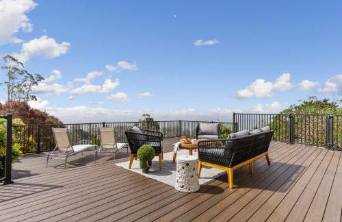 Serene Oceanview Escape with Expansive Deck home - Foto 43