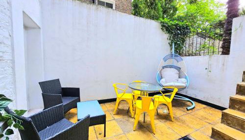 Spacious & Cosy 2 Bedroom Home plus 2 Sofa-beds with Private Entrance and Back Patio, 3 min walk to Earl's Court Station - Photo 5, furniture