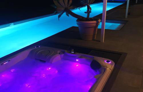 Casa Conil with a private 25 meter heated pool - Photo 40