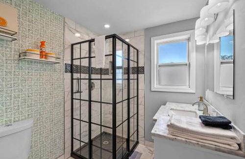 3BR/2.5 BA Townhouse |Downtown Salem w/Parking - Foto 10