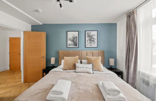 Stylish Flat I Sleeps 6 I With Parking - Photo 9