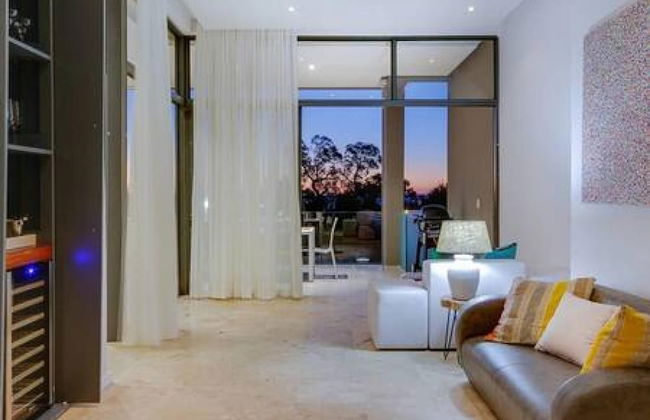 Dual Level Apartment Walking Distance to the Beach Harrier Place - Foto 12