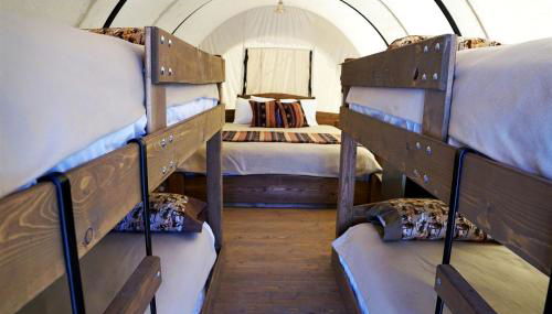 Oklahoma Glamping in this Wonderful Covered Wagon for Family Vacations near Oklahoma City - Foto 4