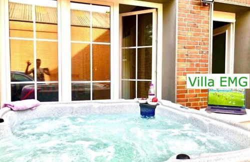 Ferienhaus Landhaus EMG Kempen, in Alleinlage nah Düsseldorf und Venlo mit Pool und Garten für Familien Gruppen bis 22 Personen - Foto 2