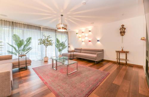 Architect-Designed Luxury Retreat 3BR Chessington - Pass the Keys - Photo 7