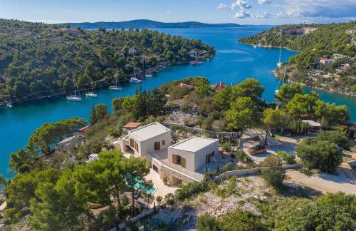 NEW Villa Pine Haven , Private Heated Pool Sleeps 8, Tranquil Retreat - Foto 42