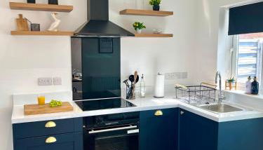 Crestfield House - Stunning Home near Alton Towers - Free Parking & Garden - Foto 2, stove, dishwasher