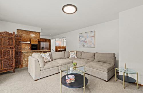 Charming Home Near Target and Parks 2 Bathrooms - Foto 26