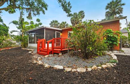 Sunny 3BR Oasis with Water View and Beach Gear Near Siesta - Foto 46