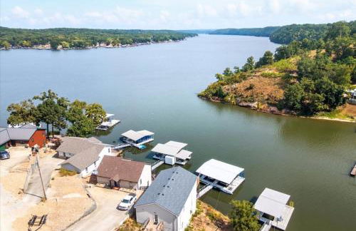 Expansive Deck, Private Dock, Boat Slip and Stunning Views - Foto 44