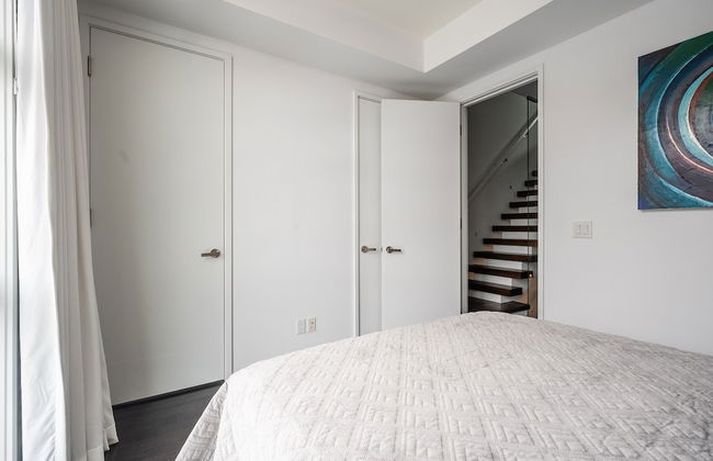 Luxury Townhouse in Downtown Toronto - Photo 16