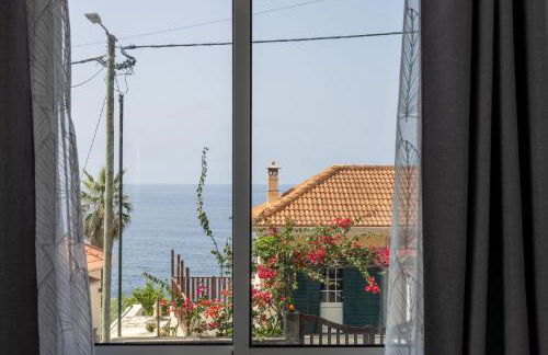 Coastal São Vicente Mountain & Sea View Hideaway with Free Parking - Foto 21