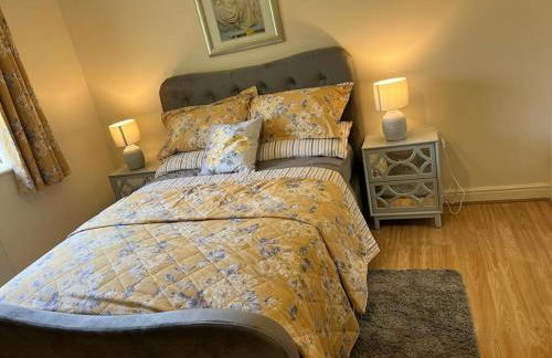 Modern Beautiful Gated Two Bed Apartment - Foto 8