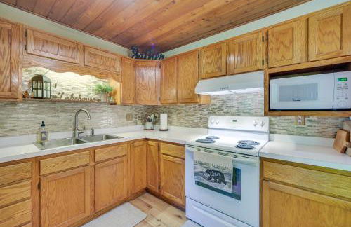 Grill and Fire Pit Waterfront Cameron Retreat! - Foto 7